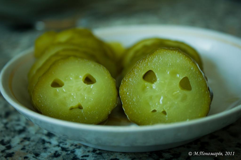 На днях резал огурчики...
А они на меня смотрят О_о