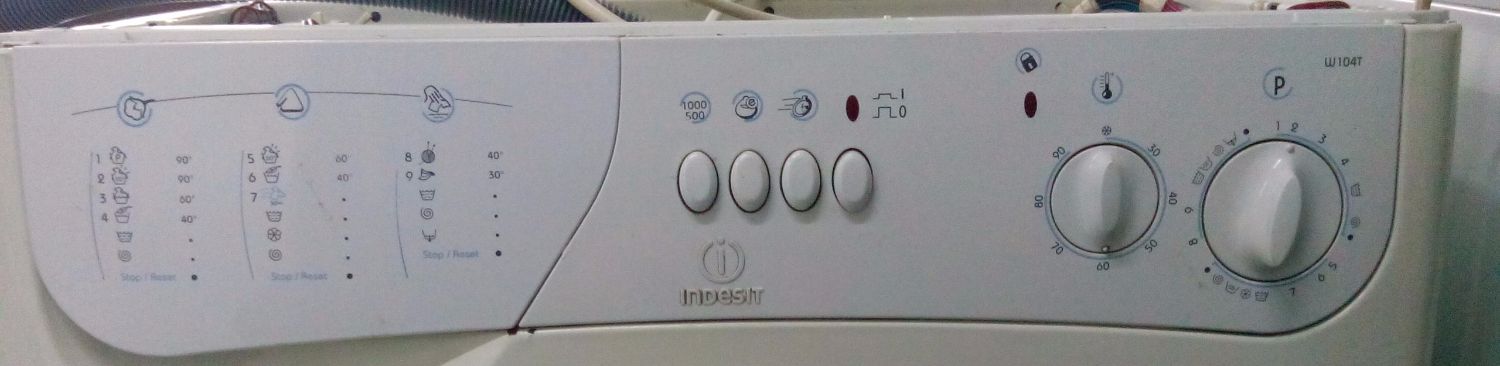 Индезит остановился. Indesit w104. Стиральная машина Индезит w104tx. Панель управления стиральной машины Индезит. Стиральная машина Indesit панель управления.
